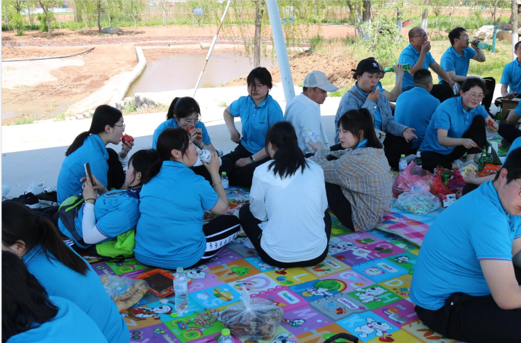 五四青年节登山活动2